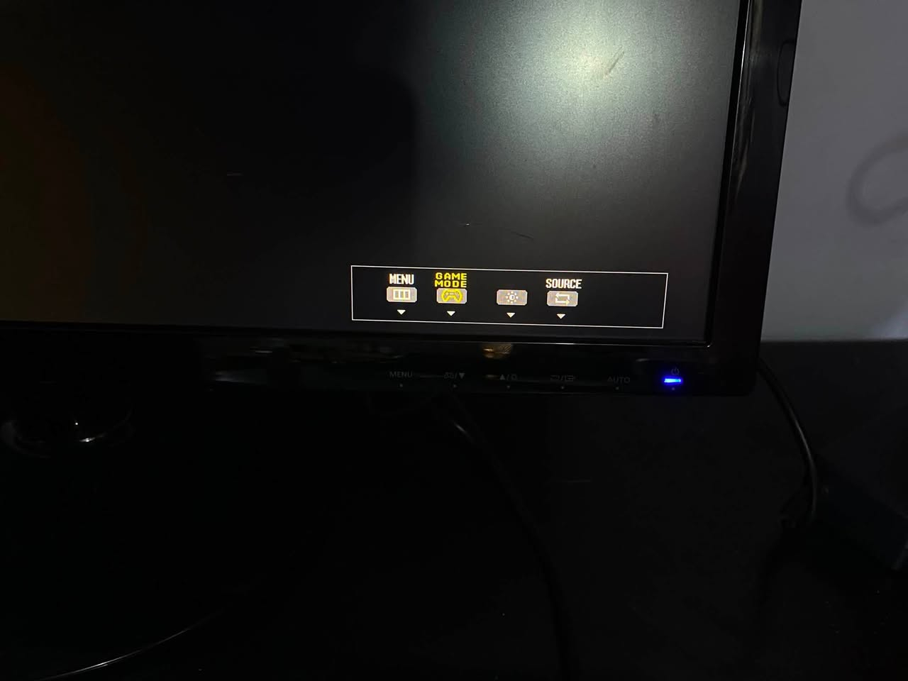 ادمن اتمنى توافق 

 شاشة سامسونج 
موديل S24D332

مناسبة للـ pc والبلي ستيشن 

حجم ٢٤ إنچ
دقة FHD
تردد ٧٥ هرتز
استجابة ١ ملي ثانية
شاشة TN
ازرار التحكم تعمل باللمس
مداخل HDMI وVGA
تدعم وضع الألعاب 

ملاحظة: ما بيها مدخل سماعة ٣.٥ ملم ولا سماعات داخلية 

السعر 85 الف شامل التوصيل 
المكان النجف الاشرف 
يوجد توصيل 
الواتس اب ***********
