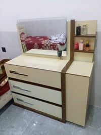 ميز تواليت • أربيل سيبردان • للبيع