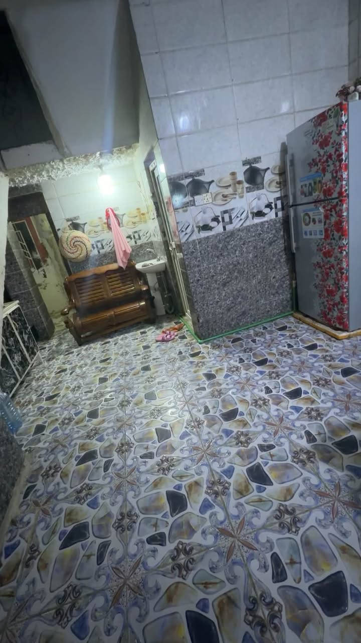 بيت للبيع 90 متر مسلح في جكوك يحتوي على استقبال ومطبخ وغرفة وصحيات وبيتونة سندويج فقط تصلح ان تكون غرفة سعرة 15 وبي مجال جداً بسيط للتواصل واتساب فقط او على الماسنجر بهذا الحساب***********
