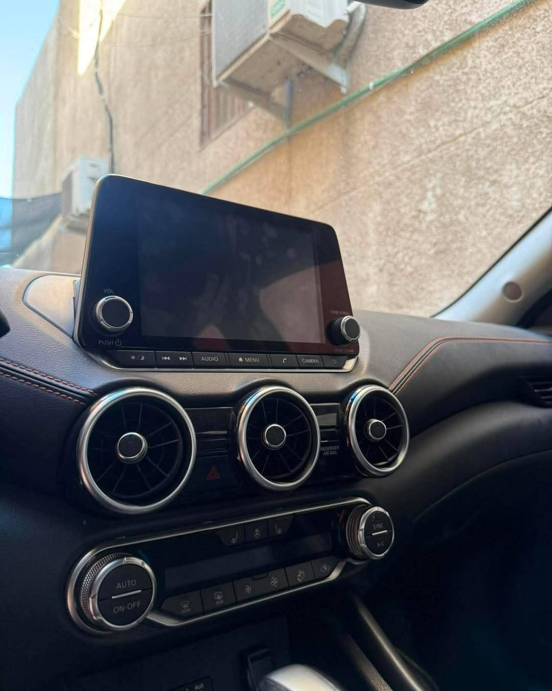 اعلى شي نيسان سنترا SR 2021 فول 1/1
الي على باب الله ياخذها 
محرك 2000 ماشية 26 الف 

فول مواصفات السيارة 
فتحة سقف سلايد
نقط عمياء
رادار أمامي خلفي
كاميرات 360 درجة
تدفئة مقاعد للسائق والراكب 
تدفئة استيرن
مقعد كهربائي مقاعد جلد
تبريد بيانو
شاشة العداد كبيرة+شاشة المسجل
نظام صوتي من شركة Bose
دوسات وويل رياضي بلادي

🟥 سعر سوي تعليق تصلك رسالة 💌
ضربه جاملغ خلفي سطحي
بجم كبس

رقم هاتف ***********

نص مكتوب في الصور:
- Nissan Sentra Sr 2021 Black 2.0L 4 vin: 3N1AB8DV1MY232155 Final bid: $8200