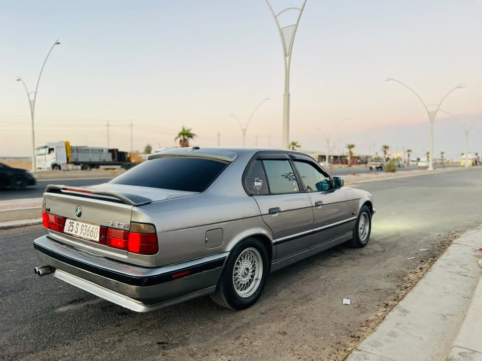للبيع BMW 525i
حجم 525i اصل
صبغ جماليه بدون ضربه ومعجون شرط 
 موديل 92

 محرك مسكر فانوس

 كير اوتماتيك

كير ومحرك شرط

 تحويل مباشر

 بجم عريض 

 تخم تاير جديد

 حداديه جديده 

 تبريد شغال ثلج ❄️ 

اربع سماعات ودمام 
غرفه جديده 

بطاين 4 جديد

 كهربائيات مكفوله كلها شغاله

 كشنات مخمل 

 السياره مال جناي  شرط احلى من الصور

مكان السياره تكريت 

السعر 65 وبيه مجال

للستفسار ***********
