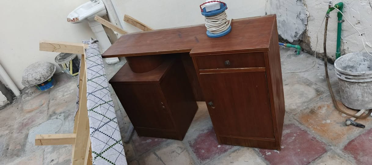ميز مرايه  زاويا نظيفان للبيع سعرهن 100 وبيهن مجاب ***********
