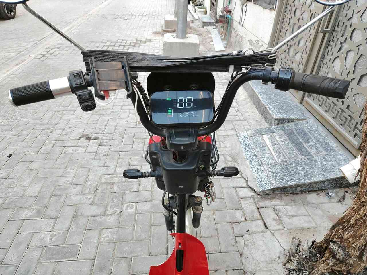 دراجة شحن للبيع 🔴MHM🔴
المواصفات:
شاشة تعرض لك عداد السرعه والشحن
دبل اشارة مع  لايت امامي وخلفي
مقاعد 2
5 بطاريات
مفتاح + بصمة عن بعد
مع شاحن اصلي
__________________________
للاستفسار اكثر الاتصال على هذا الرقم:
***********—***********
