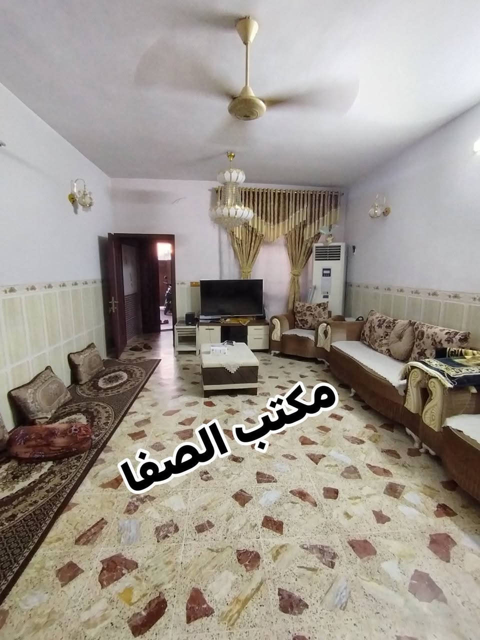 دار للبيع 🏠
مساحة 187.5م 7.5×25
طابقين 
نوع عقار طابو 📣
على شارع 20م 
شكل خرف T
تفاصيل الدار 
طابق اول 
غرفتين نوم هول استقبال 
مطبخ صحيات درج داخلي گراج 
طابق الثاني 
غرفة نوم هول صحيات 
كركوك مجمع مدارس او جامع صادق الامين 
#السعر 180مليون بي مجال 💵💵
للاستفسار واتساب 
***********📱📱
نتشرف بزيارتكم 
ونستقبل كافة 
العروض التجارية والسكنية 
العنوان مكتب الصفا ⚖⚖
القادسية شارع ابو وليد 
قريب من ساحة الخماسي⚽⚽

نص مكتوب في الصور:
- مكتب الصفا