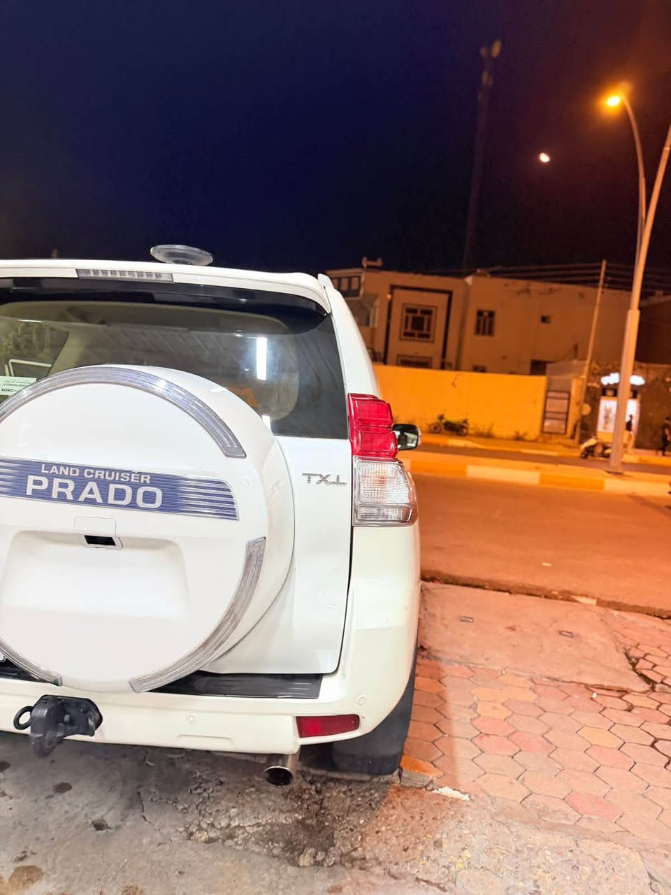 برادو 13 TXLمكفوله كفاله عامه سنويه جديده للبيع السعر 28 وبيها مجال او المراوس ***********
