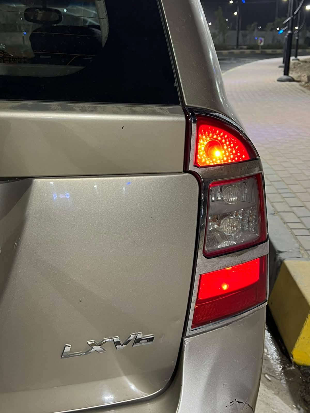 كيا روندو 2008 فقط بيع لان متوازي ع بيع بسبب السفر وسعر السيارة مناسب
محرك6 سلندر 2700 
 رقم نينوى شرط التحويل
كير ومحرك شرط
وتبريد وتدفئة تبريد يعوزو غاز 
ضررها قطعتين صبغ وموجود صور السونار. 
بدون دواخل شرط
تايرات جديدة
طخم شرط
مواصفات السيارة 
تحكمات ستيرن 
شاشة وكامرة
مثبت سرعة 
تبريد قطعتين
كير توماتيك 
السيارة ماتحتاج كلشي فقط غاز تبريد 
كابون مابيها حولها باسمك وطلعلها 
مستعجل ع البيع بسبب السفر 
السعر 77$ وبيها مجال للناس الطيبة 
مكان السيارة موصل جانب الايمن منطقة السجن القديم شراي اتواصل ع رقم 

للإستفسار الاتصال على الرقم
غير متواجد ع الفيسبوك شراي اتصل 
                            ***********
