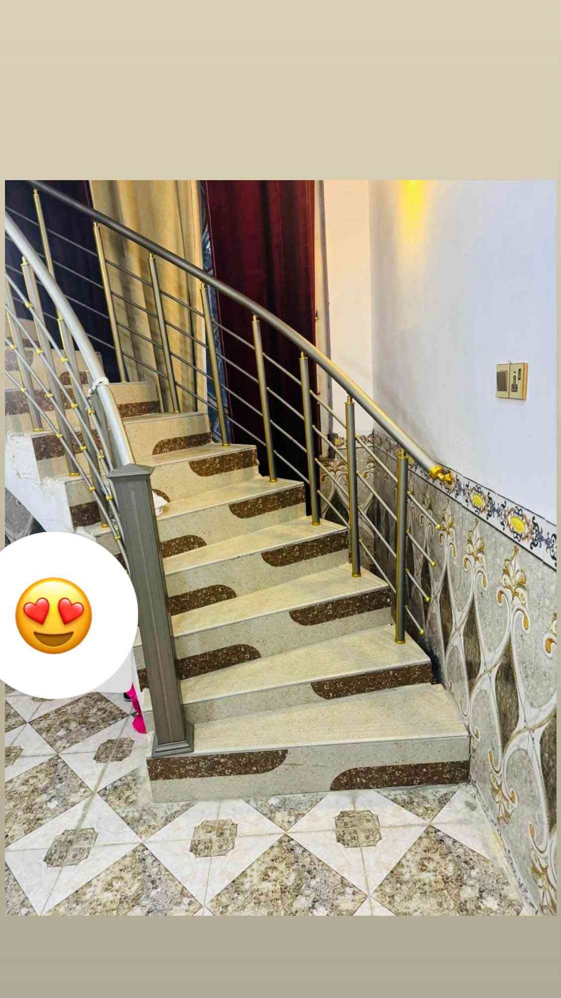 بيت زراعي(بناء جديد)
مساحة 300 م 
*الطابق الاول يتكون من :

#غرفتين 
#استقبال
#مطبخ
#ديوان
#صحيات  

*الطابق الثاني يتكون من :
#غرفتين
#صالة
#صحيات
#كهرباء جديده
 
#مكان البيت : فرع معمل الغاز الشطرة الجديد ع الشارع العام  مقابل فرع ال جهل(مسافة قليلة عن الشارع العام تبليط لباب البيت )

اتصال   او وتساب /***********
اتصال /***********
