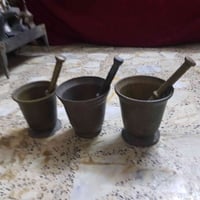 اخوان ثلاثة هاونات نحاس ثقيل القياس الارتفاع ١٦ سم و ١٥سم و١٤ سم للبيع...