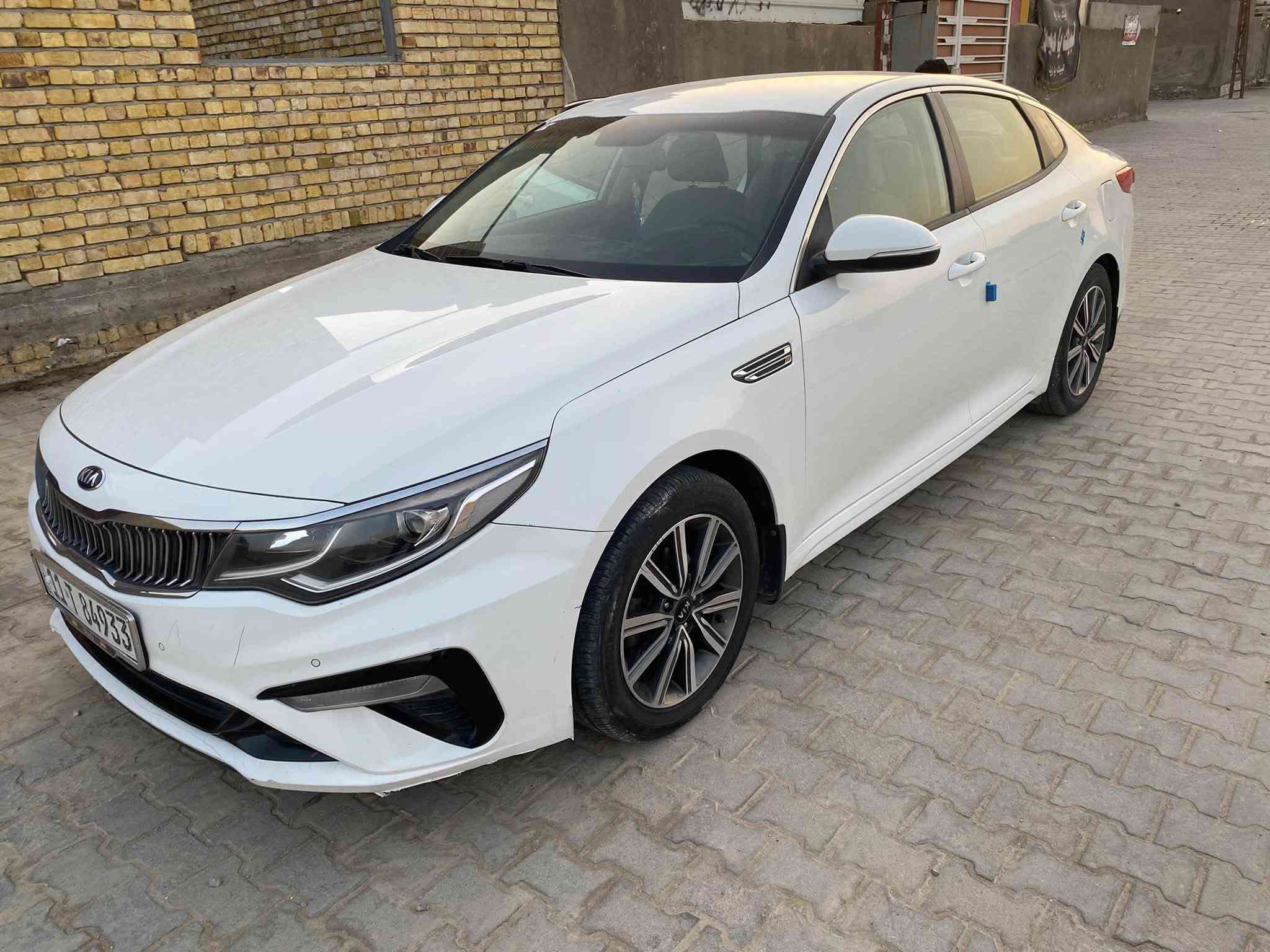 السلام عليكم كيا اوبتيما خليجي2019شكل العشرين  بيها داير الجاملغ الخلف الايمن فقط ومصبوغ والباقي كفاله 
مواصفات  السيارة الشركة الدولية
ويل كب كروم 
تحكم ستيرن جهتين شاشه تدعم كار بلي 
كامره دواره 
مري شفط اشاير بالمري 
لايتات لد نهاري تبريد خلفي امامي 
حساس امامي خلفي 
شفتات ستيرن 
نظام قيادة ثلاث سرعات 
شاشة تبريد
 محرك 2400 دوش
رقم بغداد باسمي مداور ثاني يوم
السياره خير من الله حلوه وجاهزه ماتصرف عليها السعر 180وبيها مجال حك الجيه بيع مستعجل الك الفحص من كلشي مكان السياره السماوة تلفون***********
