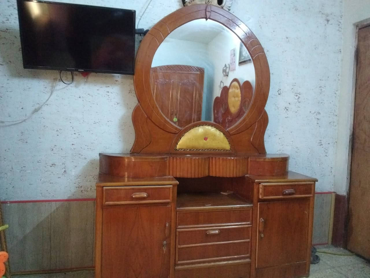 السلام عليكم عندي غرف خشاب نضيف كلش رايده 550 وبيه مجال مكاني الدوانيه***********
