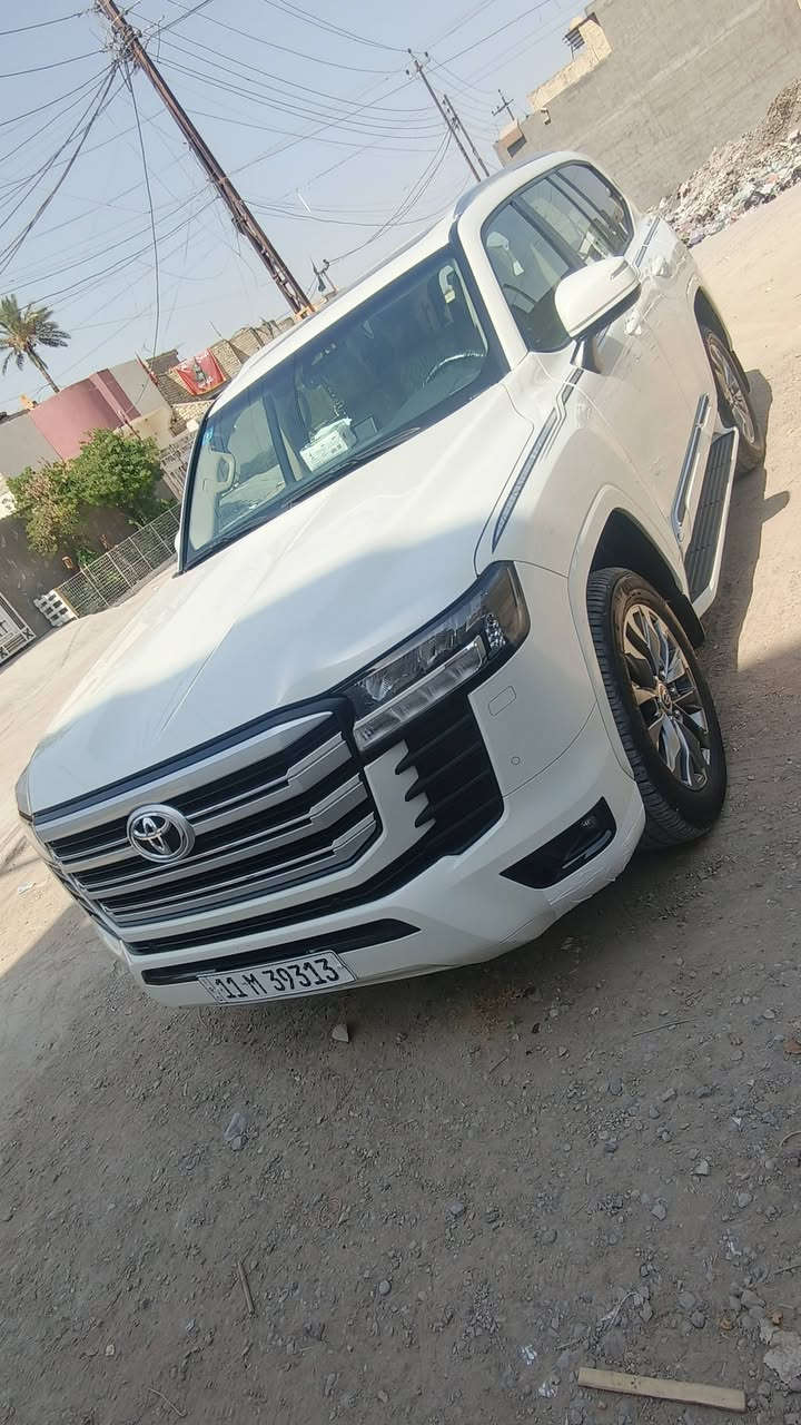 السلام عليكم لاند كروز موديل 23 بحالت لوكاله ماشيه 22الف بريم فول  موصفات كفاله عامه رقم بغداد شرط تحويل مكاني بغداد جسر ديالى القديم ستفسار تصل عله *********** سعر لمطلوب 66الف وبيهه مجال
