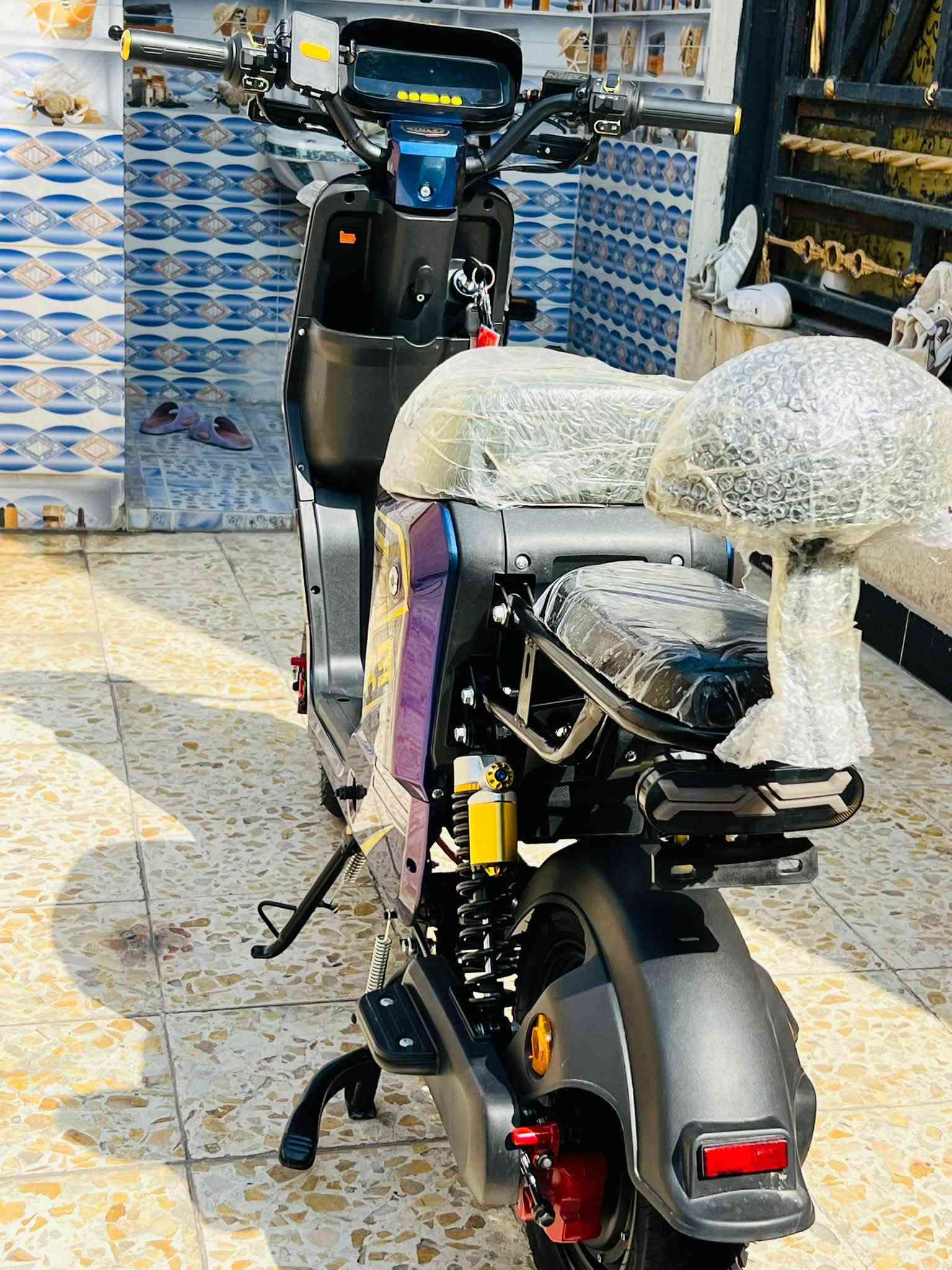 دراجة R9 • البصرة حيانية • غراض كاملة