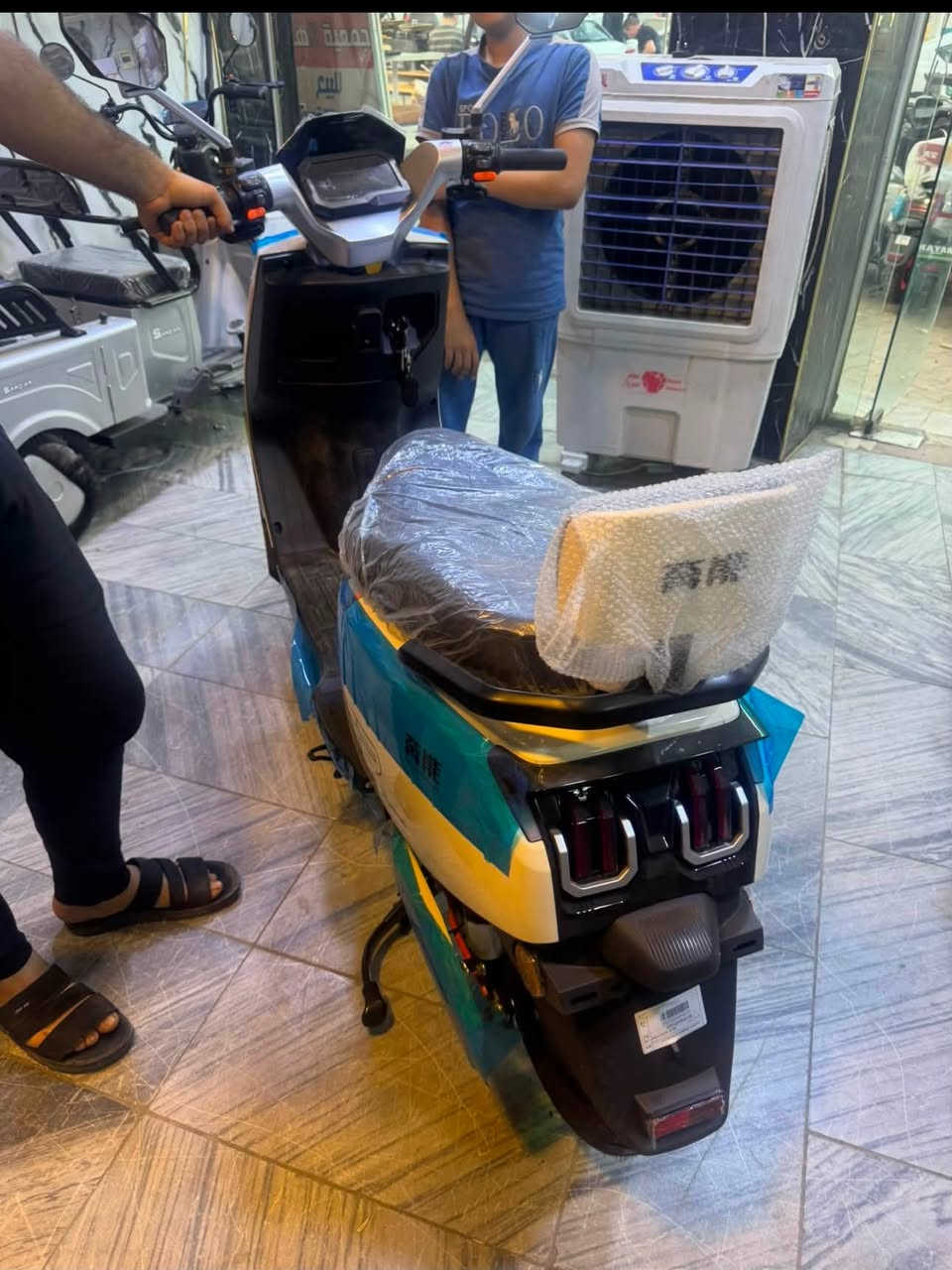 السعر ٦٥٠ بيها مجال
دراجه جديدة مستخدمة ٥ اشهر فقط

6 بطاريات مسطره دبل

38 امبير 

دبل سويج

دبل بصمه 

تشغيل عن بعد

نضام aps 

تمشيك الشحنه الوحده 90 كيلو

نضام بك 

رقم الهاتف ‭***********‬

مكاني بغداد الكاظمية
