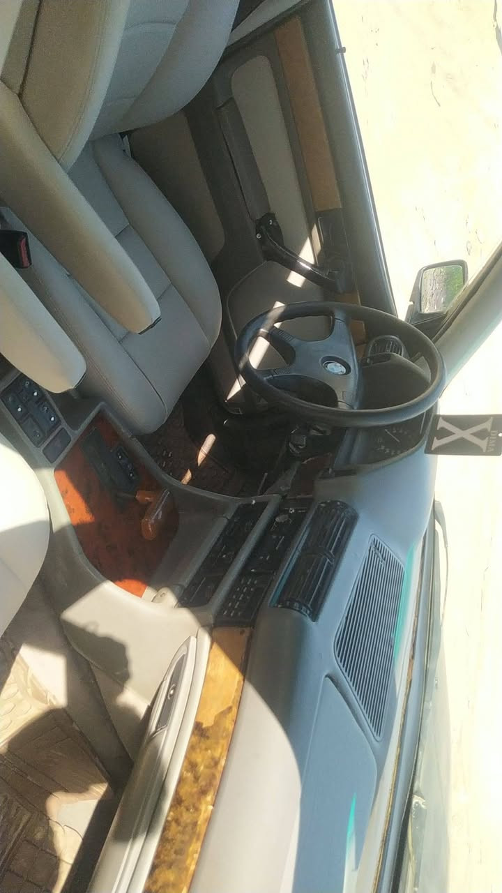 السلام عليكم الجميع سيارة BMW 735 اصل السياره بسمي سنويه تسقط ٢٠٣١ تبريد شغال حداديه كامله تخم تاير كير مكينه خير من الله  فقط بس صبغت السياره مو حلوه كهربائي كله شغاله عينه كله شغاله مكانه بابل مركز المحافظة السعر ٣٣ وبه مجال بيع مستعجل الاستفسار أكثر ***********
