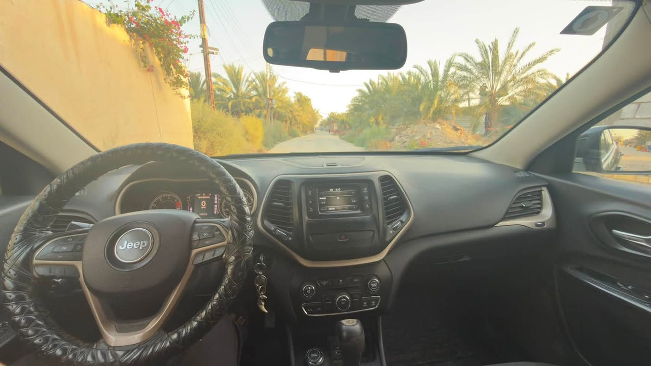 السلام عليكم
سيارة جيب بزون  4 سلندر 2400 موديل 2016 وارد امريكي  بدون حادث بيه ضربه خفيفه ترجع ع البارد هنا بالعراق  يم قبق البانزين

سياره نضيفه كلش تبريد ثلج رقم ذي قار تحويل ثاني يوم مكان البصرة ابي الخصيب سعر 100 وبيه مجال رقم الهاتف ***********
