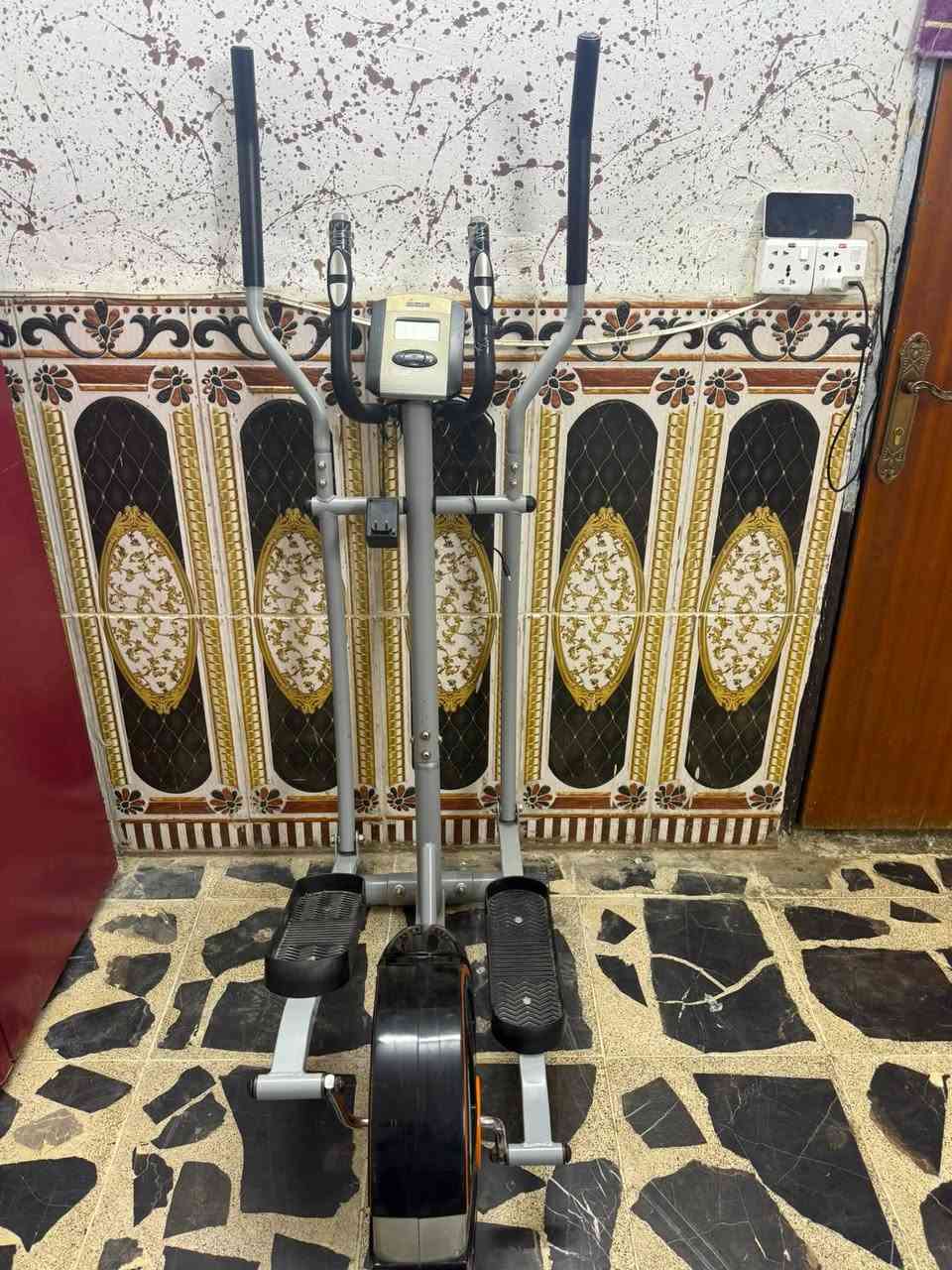 سلام عليكم جهازرياضي  الحجم الجبير نضافه ٨٥./. نوع الجهاز امريكي باله اصلي اسم الجهاز اوبتكال لتحريك جميع الاعضاء الجسم بالكامل وسعره جدا مناسب لعدم التفريغ 
بكان الجهاز بياع حي الرافدين سعر الجهاز ١٧٠وبي مجال٠ 
***********
