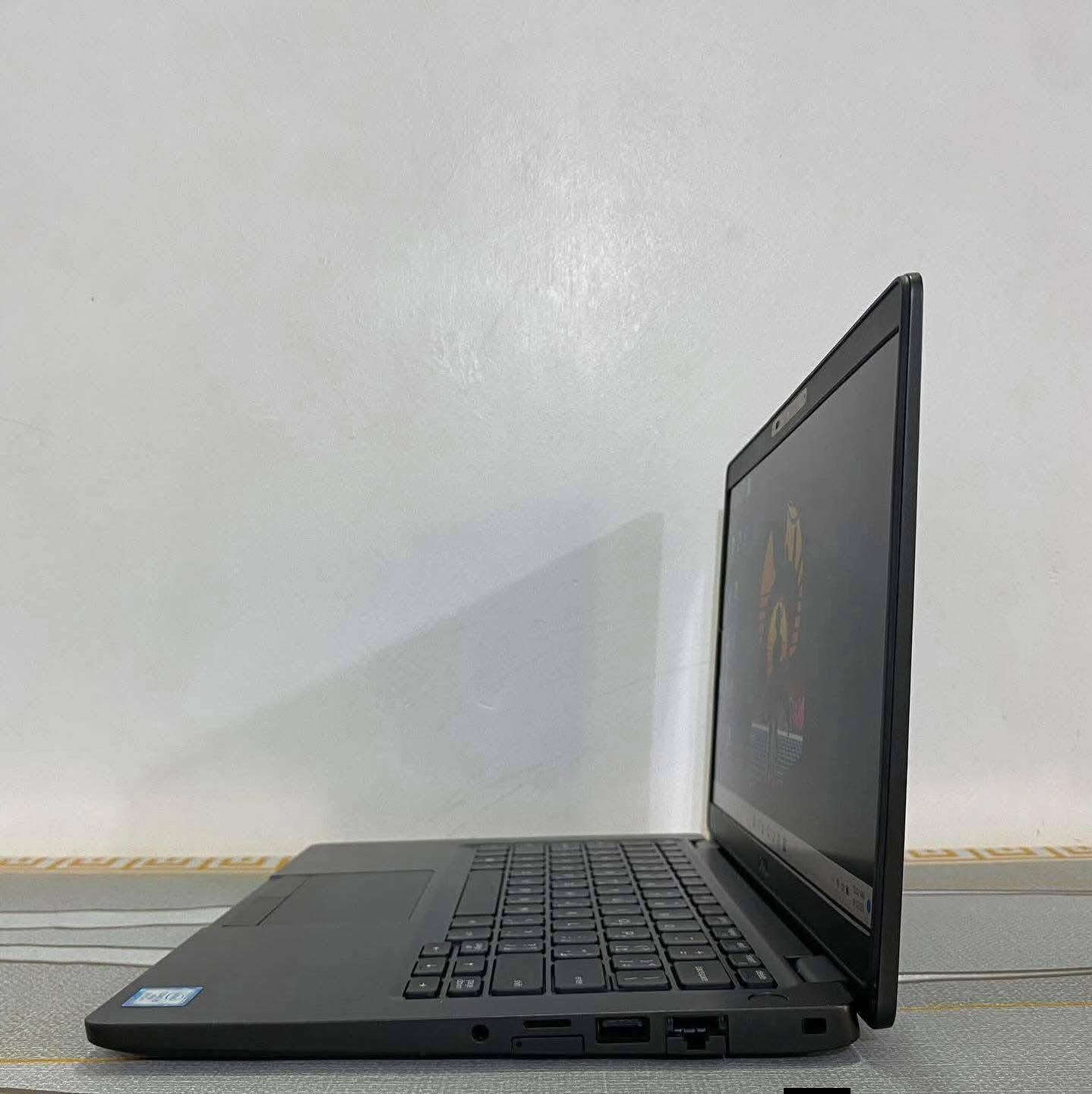 🔥 لابتوب جيل ثامن بسعر 220 ألف فقط!

إذا تريد جهاز أنيق وخفيف وسهل بالحمل، Dell Latitude 5300 خيار مناسب للجامعة، الدوام والشغل اليومي 💻👌

🔹 المواصفات بشكل بسيط:
✅ Core i5 الجيل الثامن — أداء سريع للشغل والدراسة

✅ RAM 8GB DDR4 — تفتح أكثر من برنامج بنفس الوقت، وقابلة للتطوير

✅ SSD 256GB M.2— تشغيل سريع وفتح البرامج بدون انتظار

✅ شاشة 13.3 إنج FHD بدقة 1920×1080 — صورة واضحة ومريحة

✅ كارت شاشة داخلي Intel بذاكرة مشتركة تصل إلى 4GB

🎁 ويجي وياه:
✅ شاحن
✅ حقيبة + ماوس + ماوس باد
✅ تفعيل Windows وتثبيت Office مجاناً
✅ تنزيل المتصفحات ومواقع التواصل مجاناً
✅ فورمات ودعم ويندوز مجاناً لمدة سنة

🛡️ ضمانك وراحة بالك:
• 14 يوم ضمان استبدال بحال ظهور أي خلل
• ضمان صيانة لمدة 3 أشهر
• فحص كامل قبل الإرسال
• تگدر تفحص الجهاز أمام المندوب

💰 السعر: 220 ألف دينار فقط 🔥

📍 بغداد – الأمين الثانية 

📱 واتساب:

***********

📩 راسلنا على واتساب، وإذا هذا الموديل ما يناسب احتياجك، أي نوعية ببالك نوفرها إلك.
