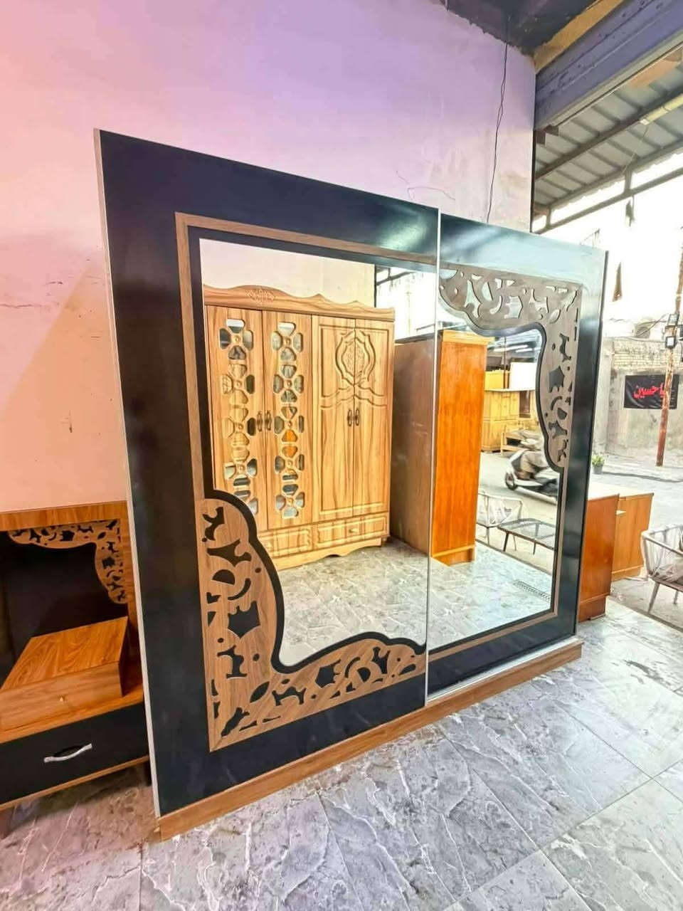 الحجز واتساب فقط ***********
غرفه تركيه 5قطع بسعر400الف 
شامل التوصيل والشد داخل بغداد مجاني 
***********
