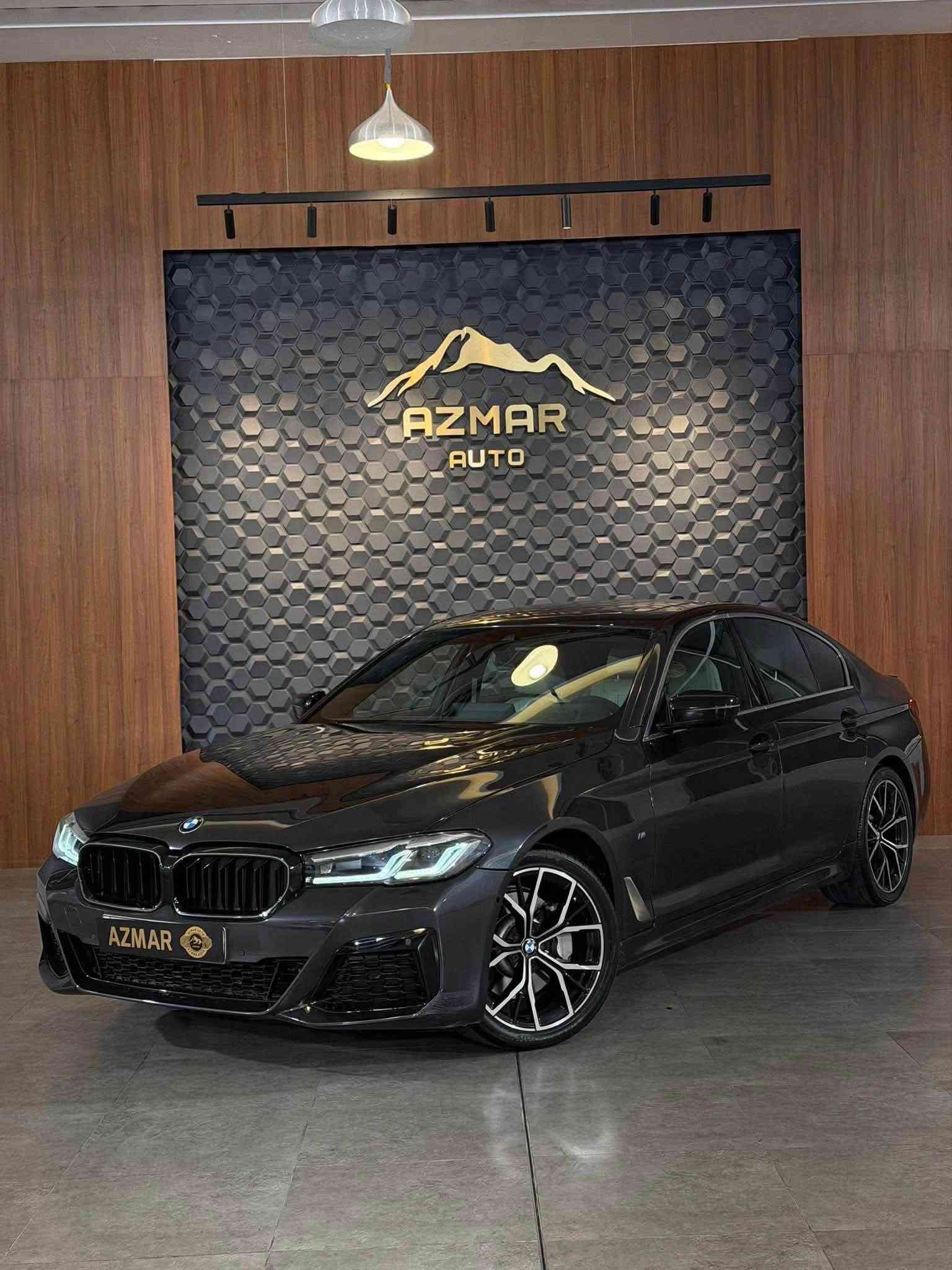 BMW 530i M Package  X Drive
ارخص سعر بكل العراق : 298$ ورقة 
موديل 2021
ماشية ٦٠ الف

السيارة M Package و X Drive🔥
مواصفات السيارة فول الفول
بنوراما و داخل كريمي و كشنات تدفئة و كهربائي و ميموري و داتاشو و كامرات و حساسات و رادارات و انضمات قيادة بيها و تحديد سرعة و قيادة ذاتية و تحكم كامل ستيرن و اوتو هولد و انارات داخلية متعدد الالوان و سماعات Harman/ kardon و بعد هواية مواصفات متنذكر

السيارة بيها جاملغ امامي جهة السايق صبغ بدون دواخل بشرط
كير و محرك و كهربائيات كلها بشرط السيارة جاهز و ما يحتاج دينار مصرف
تحويل او وكالة ثاني يوم

سعر : ٢٩٨$ ورقة 
للاستفسار : ***********
العنوان: السليمانية المعارض الجديدة شركة ازمر اوتو معرض رقم ٣٤
