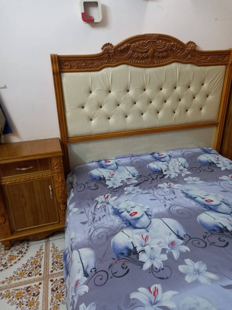 غرفه اخشاب صارله شهر من جبتهه جديده ونظيفه للبيع السعر مليون وسبعمائة وخمسون1750 مكان بغداد الحسينية الاستفسار ‏‪***********‬‏ غير متواجد خاص
