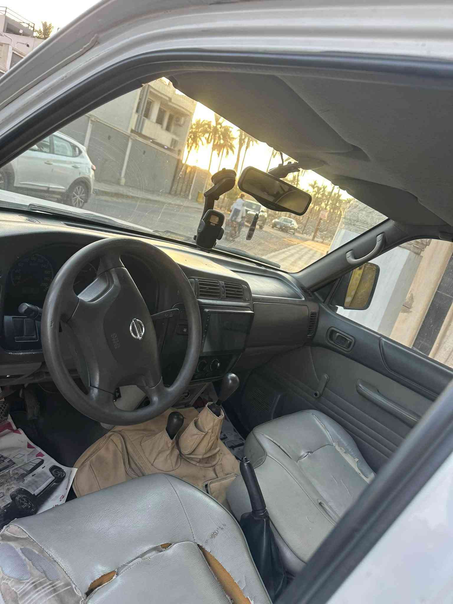 السلام عليكم
باترول سلك 
موديل 2002
لون ابيض 
رقم اربيل الجديد 
السيارة بيه قطعة وحدة صبغ الجامل الايمن 
كابريتر 4500
عليهة منضومة غاز 100 لتر 
كير عادي فور ويل شغال 
السعر 87
مكان السيارة بغداد 
***********
السيارة احلة من الصور
