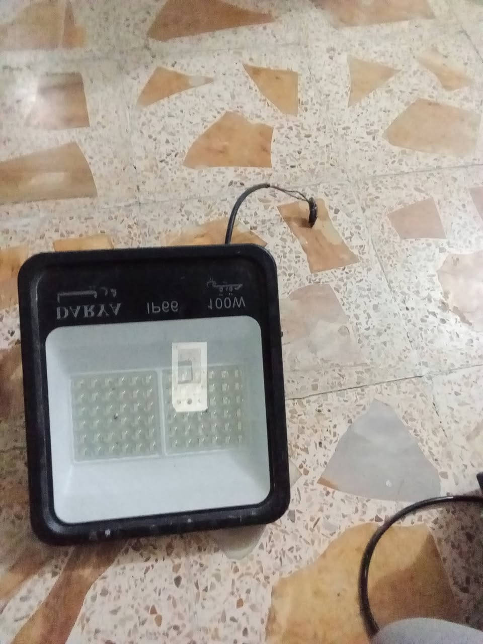 للبيع بلوجكتورات اصليه وشغاله شرط واحد عل طاقه الشمسيه وثنين لد كهربائي ابو 4 عدسات 
ونشره هيه وكلوباته طوله بحوالي 9 متر 
و كامره شغاله اصليه ام الفلاش 
كلشي بسعره لشراي يتصل وبيه خير ويدلل 
*********** خاص مفتوح
