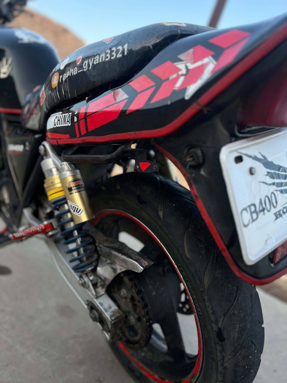 هوندا CB400 • انستجرام
