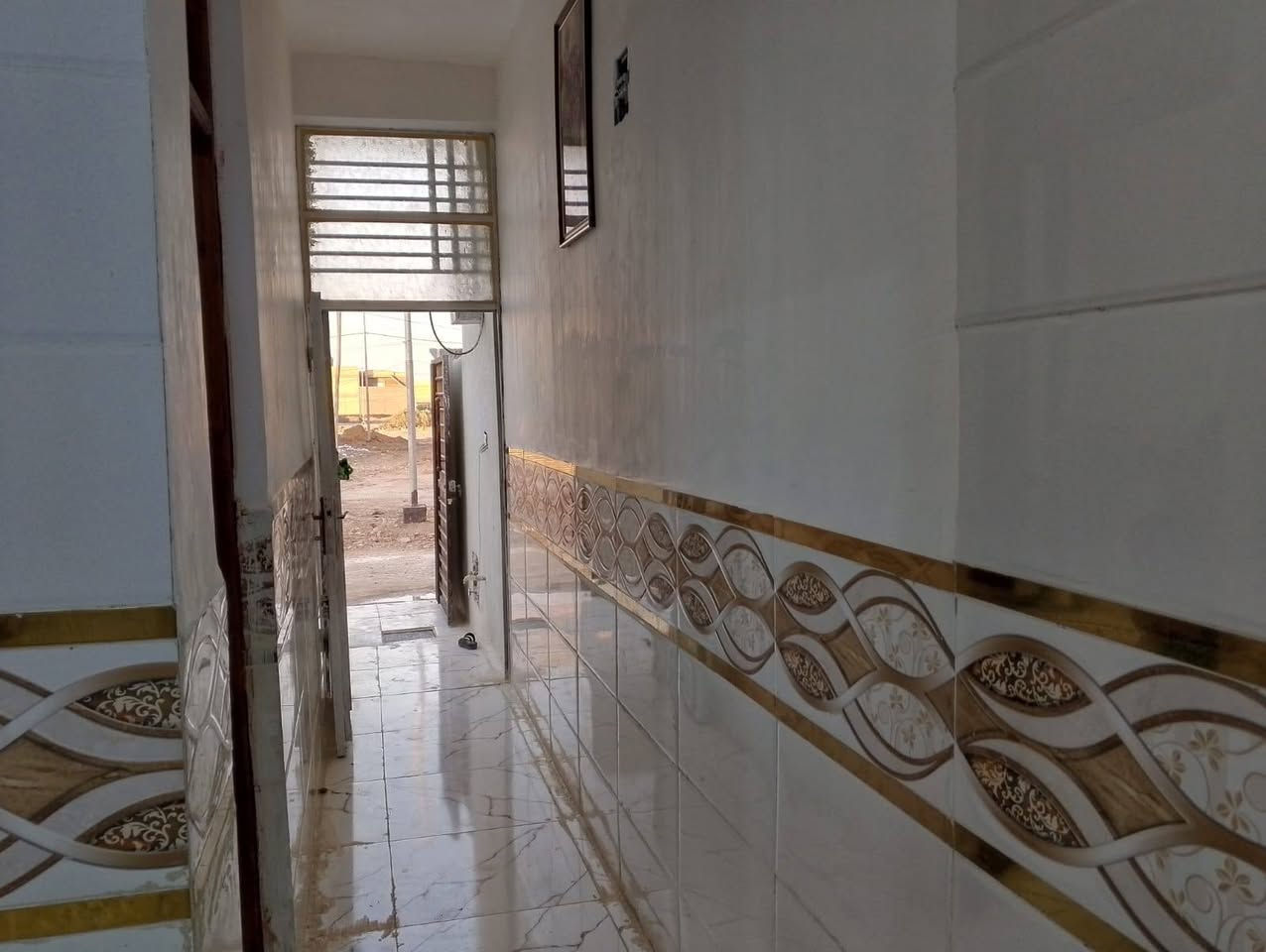 المشتمل للبيع بالخاجيه الجرحى مساحه 100 متر بناء جديد كامل  يحتوي على استقبال ومطبخ وهول وغرفة نوم 
السعر 79 بي مجال قليل
رقم الهاتف.   ***********
