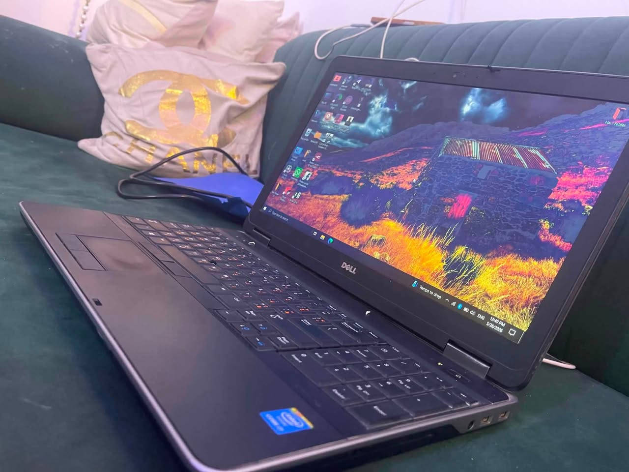 السلام عليكم لابتوب دل كور i7 حاسبه جديده كلش ذاكره ٨ داخلي وخارجي ٢٥٦ ssd يعني صاروا ومال العاب فول وكارت شاشه بيه خارجي وداخلي حاسبه قويه كلش للألعاب وكلشي غراضه كامله شاحنته الاصليه ماوس قاعده ام المروحه وحنطته وبعد تكو هم غراض اله السعر ٢٠٠ الف اني ماخذه ٣٥٠ قبل فتره بس لان ما استخدمه هواي مكاني كوت ***********
