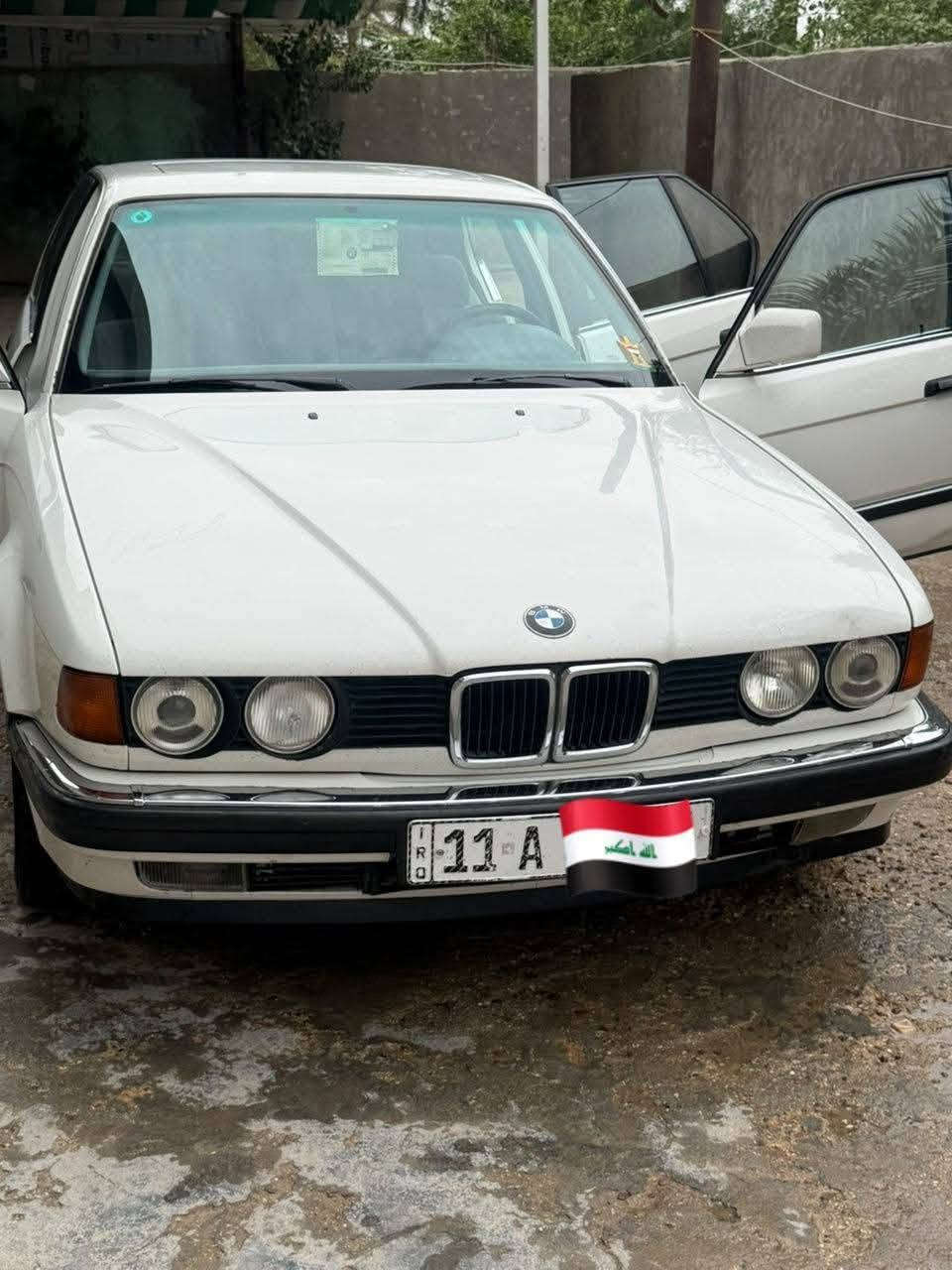بي ام 735 • E32 • بانوراما