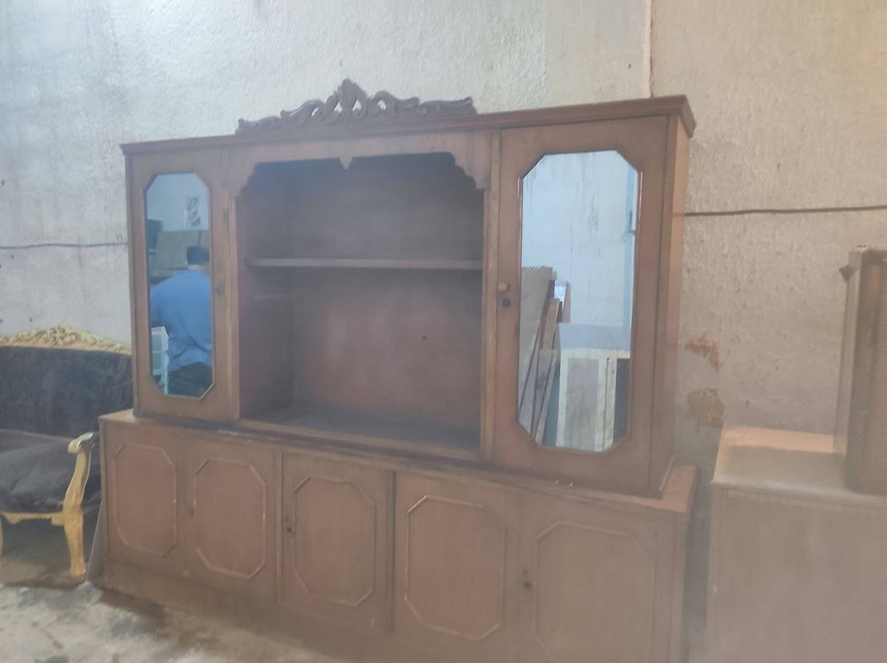 السلام عليكم بيع وشراء الاثاث والغراض المستعمله كافه العنوان طويريج شارع ابو هاشم *********** واتساب @إشارة
