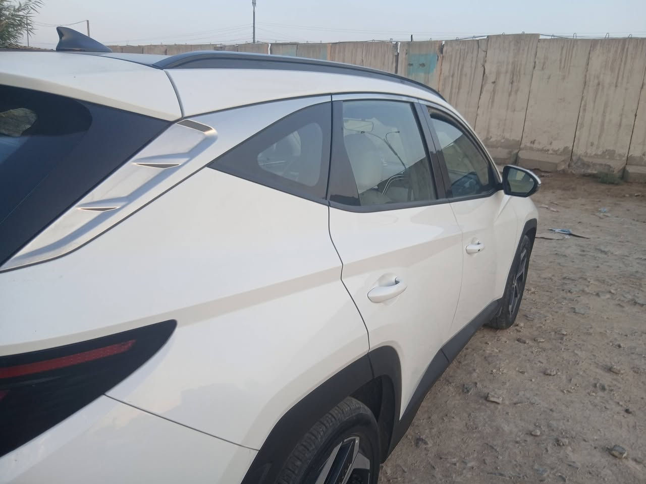 من رخصه الادمن السلام عليكم توسان خليجي ٢٢ فول ومعروفه بالمواصفات بيها ربع الجاملغ  الامامي صبغ وبيها بارد بسيط ١٩٢ وبيها مجال تليفون ***********
