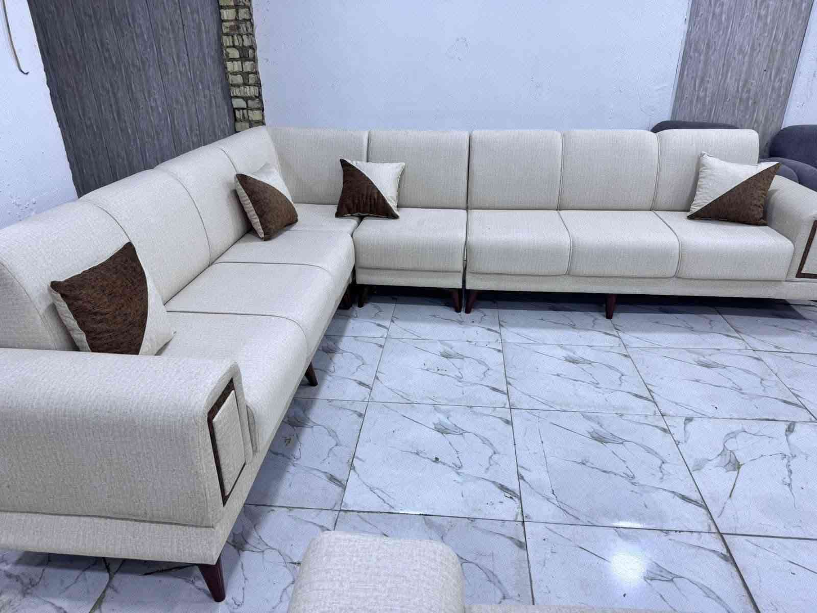 ديوان ٢ • ٢٠ مقعد • ١٤٫٥م`,`بيج اوف وايت`,`جديد`,`معمل بغداد`,`خشب بلو...