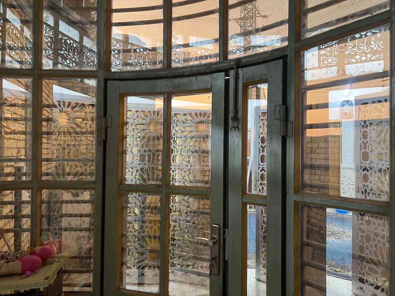 دار سكن للبيع ركن طابو صرف بالفداء نهاية شارع المدارس شارع 60 وجه واحد 
كامل مابي اي نقص ماي مجاري كهرباء
البيت مساحته 120م 
يحتوي على...استقبال وصالة ومطبخ وغرفتين وصحيات داخلية وخارجية ومنور  وبيتونه وسطح اشتايگر مال السماوة 
+ حديقة 400متر مقابيل البيت مزروعة وكاملة 
السعر 85 وبي مجال
---------------------------------------------------
للأستفسار: الاتصال على الرقم التالي 📞
   واتساب: ***********
#اتصال_فقط
 نستقبل كافة العروض العقارية ✍️ بيع وأيجار

