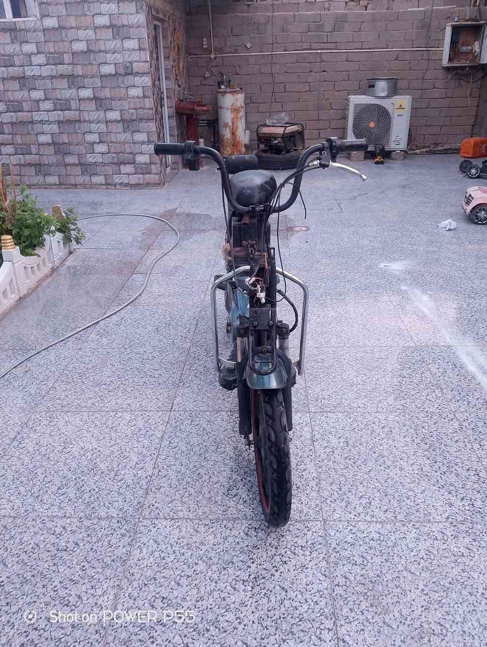 سلام عليك بيسكل شحن البيع فجه عطل ما عرف عطل غراض موجود عداد سرع والايت بك لايت موجودات سعر 150بيه مجال مكاني منطقة السفينة ***********

نص مكتوب في الصور:
- Shot on POWER P55