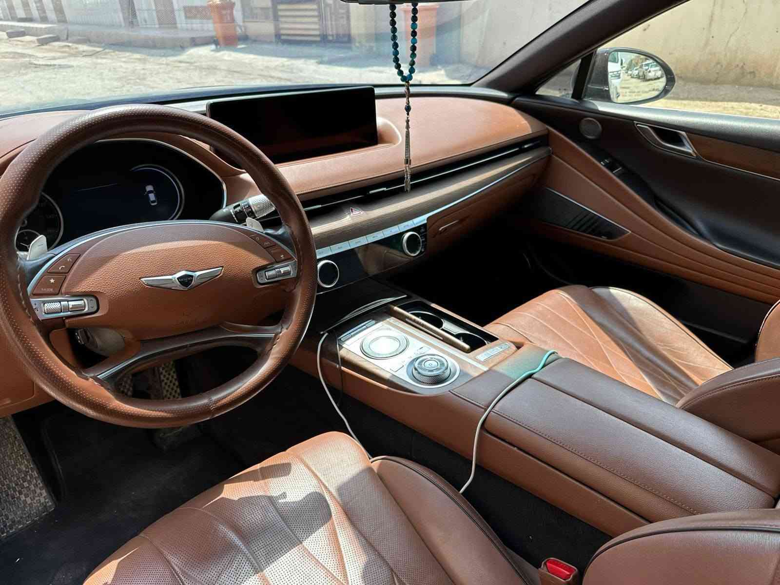 السلام عليكم 
Genesis g80 للبيع 
موديل2022السيارة اربعة سلندر تيربو 
اعلى مواصفات بالجنسز 
تبريد و تدفئة المقاعد  امامية
 تدفئة مقاعد خلفية
 مساج للسائق 
مساعد للقيادة
تتقدم و ترجع بالسويج
رادارات امامية خلفية 
كامرات 360 درجة
تحديد مسار 
نظام امان الحزام يلزم عليك و توكف السيارة وحده اذا جنت تمشي سريع و كدامك شي 

السيارة كلش حلوه و نظيفة و بعد احلى من الصور كاملة من كل النواحي 
ضربته قبق بانزين حادثهه سطحي بدون دواخل    
*********** او ***********
مكاني بابل المركز
