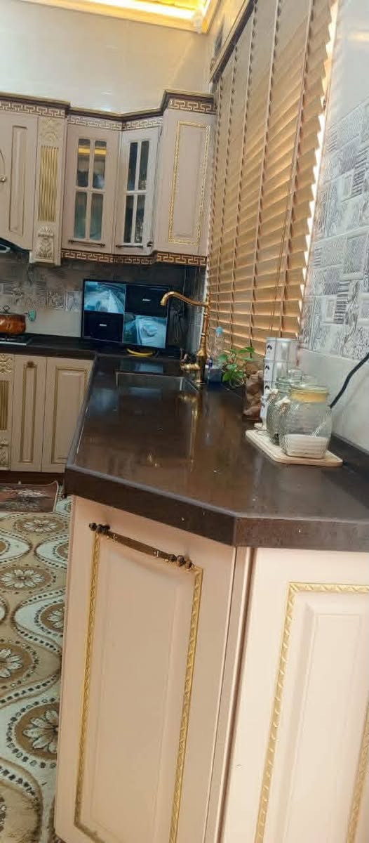بيت للبيع في حي الامام الرضا (الفلاحية)قرب اسواق النخيل يتكون من طابقين ويحتوي على ٦ غرف نوم وخمس حمامات ومطبخ وهولين واستقبال وبيتونة والسطح شتايكر وطرمة وحديقة مساحة البيت بالسند ٢٢٠ وواقع حال ٢٨٥ م يقع على ساحة خضراء خلف شارع ٣٠ تشطيبات حديثة سنة ٢٠٢٣ البيت ضخم ومرتب 

للاستفسار عن السعر  ع الخاص وباقي التفاصيل الاتصال على الرقم ***********
