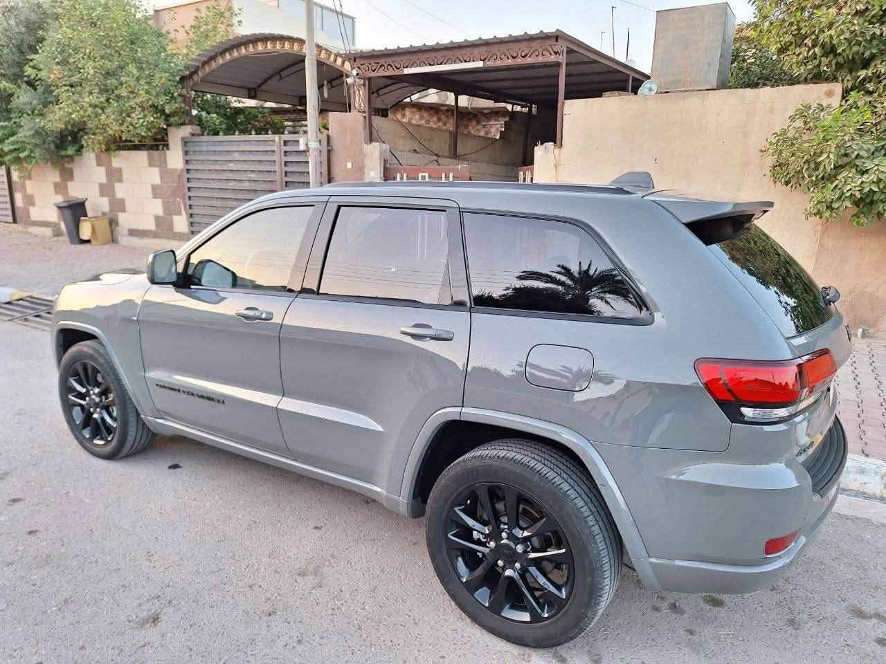 السلام عليكم
جيب بلاك توب
موديل 2021

لون سمنتي
حجم المحرك 6 سلندر
شاشه كبيرة مع GPS .ونظام كار بلي .
*   المقاعد جلد ومخمل و تدفئة 

*   ويل قياس 20 انج بلادي

*   تدفئة ستيرن .

*   تشغيل عن بعد .

*   صندوق كهربائي

رادر خلفي توقف ذاتي

*   حساسات خلفية 

*   كاميره خلفية دوارة .

‏. ( Auto Break System ) نظام بريك اوتو عند الرجوع الى الخلف *

حادثها بسيط موضح بلصور 

رقم سليمانيه تحويل مباشر بسمي

عنوان كركوك

للاستفسار ***********
***********
