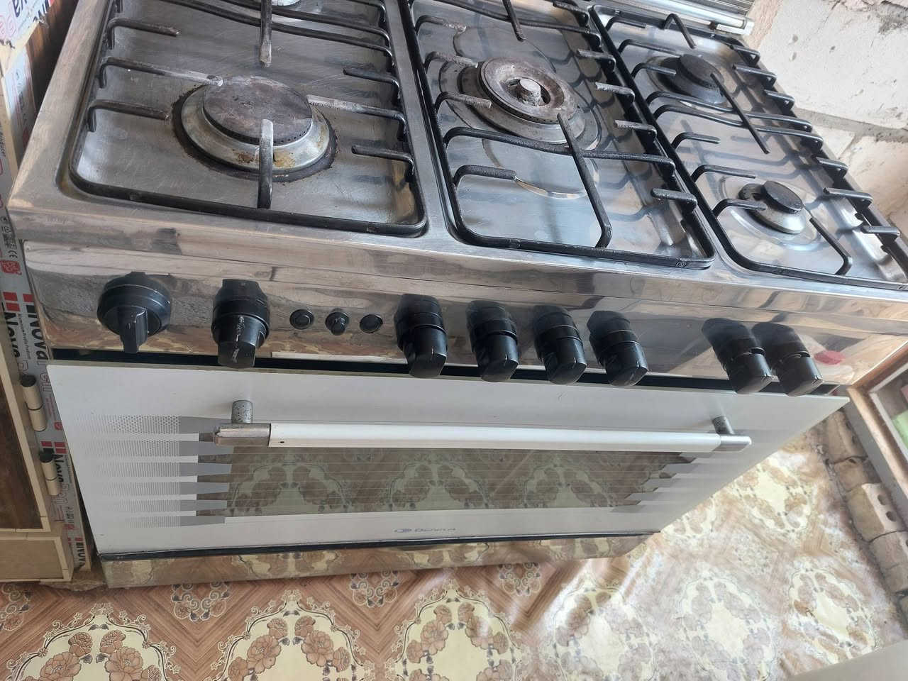 السلام عليكم ورحمة الله وبركاتة اخوان طباخ 5عيون جديد شوفت عينك وكلشي شغال بيه نوع حديث والثقيل ستيل عنواني كربلاء اليريده يراسلني وبالخدمه او يتصل ***********
