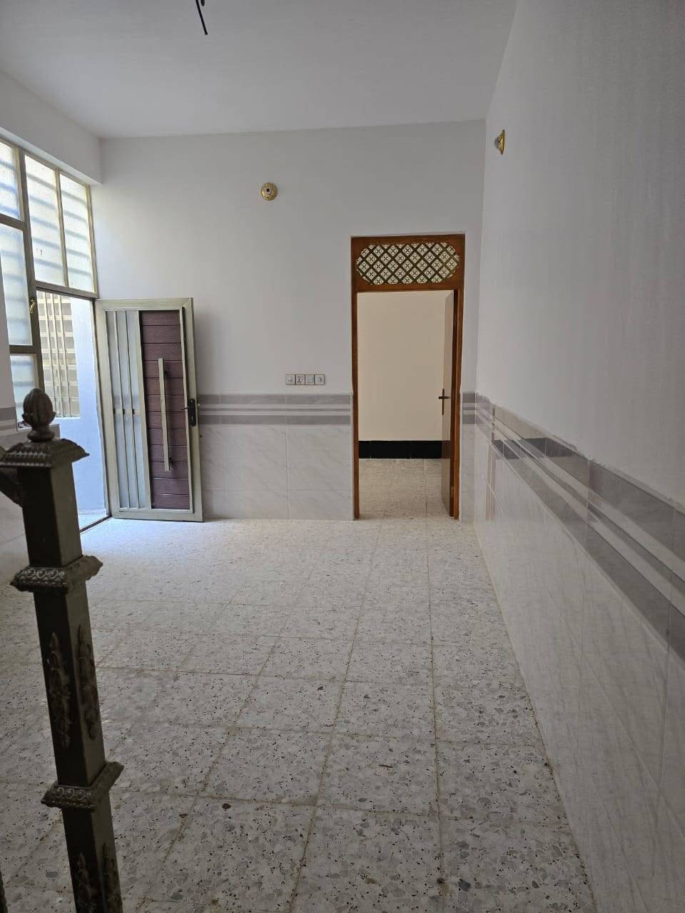 دار للبيع 100م صب مسلح طابق واحد شارع 15 حي النداء طابو صرف  قريب على المدرسة الوردية غرفة وصالة واستقبال ومطبخ وصحيات عمود 23 وتنزلون للحي ***********
