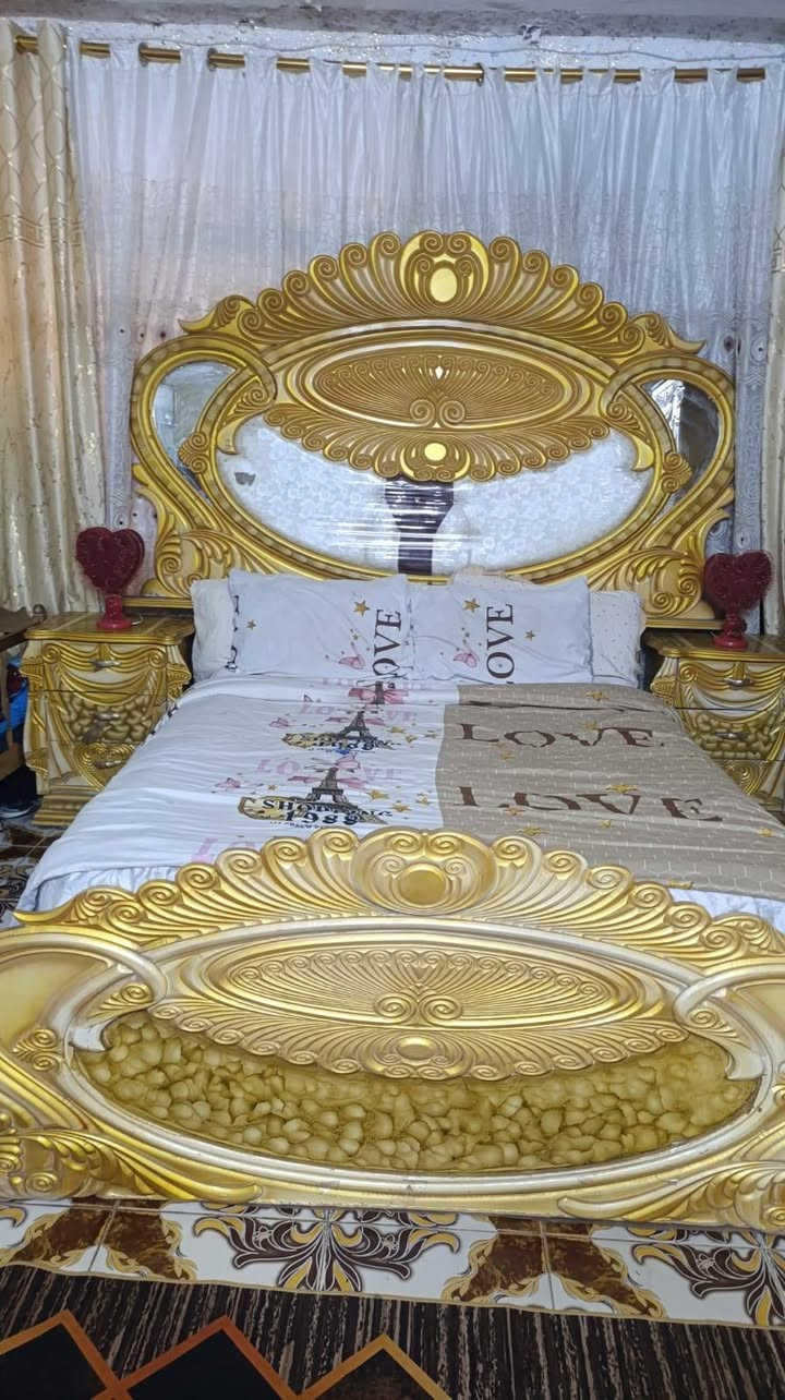 سلام عليكم غرفه نوم اللبيع مليون ونص وبيه مجال عنوانه كوت واسط حي الحوراء شارع المدارس ***********

