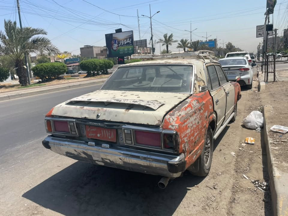 سيارة كراون للبيع كوم حديد  السياره شغاله السعر مليون وبيه مجال *********** مكان السياره بغداد الطالبيه
