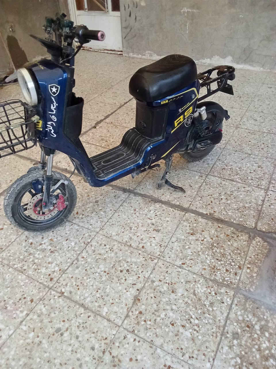 R9 • دراجة شحن • بطاريات جديدة