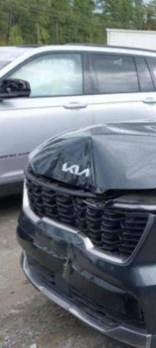 سلام عليكم كيا سورنتو 24فول مواصفات عدا الفتحه  السعر 225وبيها مجال رقم بغداد بسمي تحويل مباشر هه ***********
