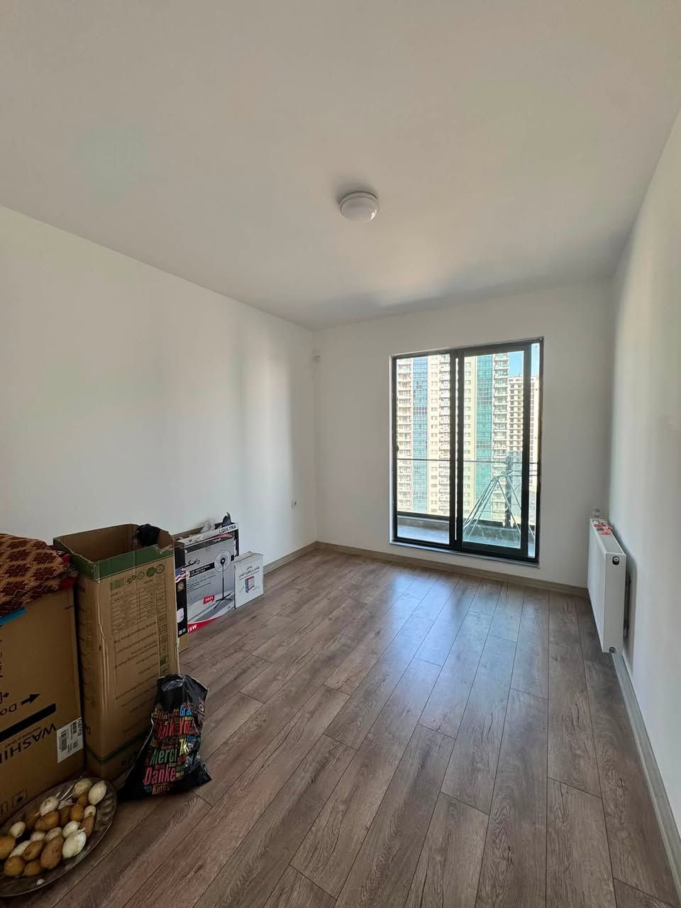 ⁨	‼️ فرنسي 2 - French Village 2‼️
⁨
🏢 شقة فارغة للبيع بواجهة و موقع مميز جدا على الحديقة

🔹 الطابق - 10
🔹 مساحة - 166 م
🔹الواجهة - شرق حدايق و نافورة 
🔹الشقة تتكون من 3 غرف نوم - غرفه سويد

💰 الدفع : ✔️ نقد

📞 للاستفسار و التفاصيل :
مكتب VIP دهوك للعقارات

📱 ***********
📱 ***********

💬 أو تواصل معنا على الخاص أو عبر الواتس أب

#duhok #دهوك #frenchvillage #iraq #موصل⁩
