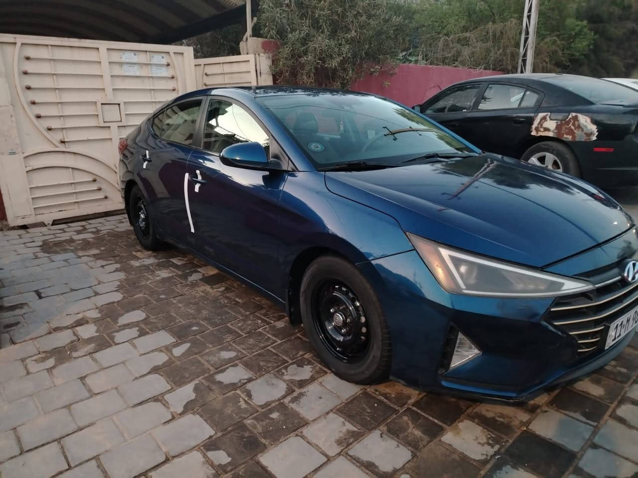 السلام عليكم
النتر 2019 وراد امريكي ماشيه 40 الف حقيقي  السياره نص فول حادثه دعاميه وشويه من البنيد مابيهه اي تبديل
السياره عله وضع الوكاله  مجودره ومتطلع هوايه السياره مال بيت  بيهه  تخم تاير واشاير مري و ABS و3 انضمه قياده والكير AT بأسمي ورقمهه انكليزي والسياره كامله ومابيهه اي نقص مكانهه بغداد الشراي يتصل وبي خير ويدلل *********** بي واتس

نص مكتوب في الصور:
- 5NPD84LF2KH446996