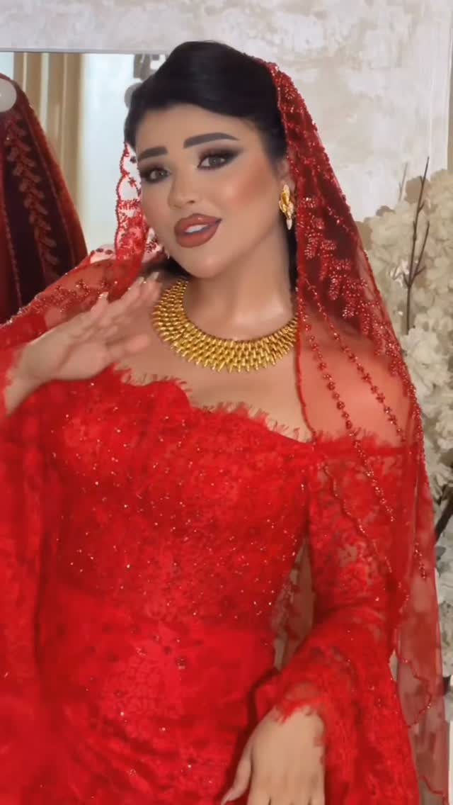 الجميلة @vv8iv 
ابداع makeup الفنانة @tamara_.m98 
صالون الجميل @tota_brand.1 
تصميم المبدع @mj___wedding 
#explore #love #makeup #makeupartist #عالعين
