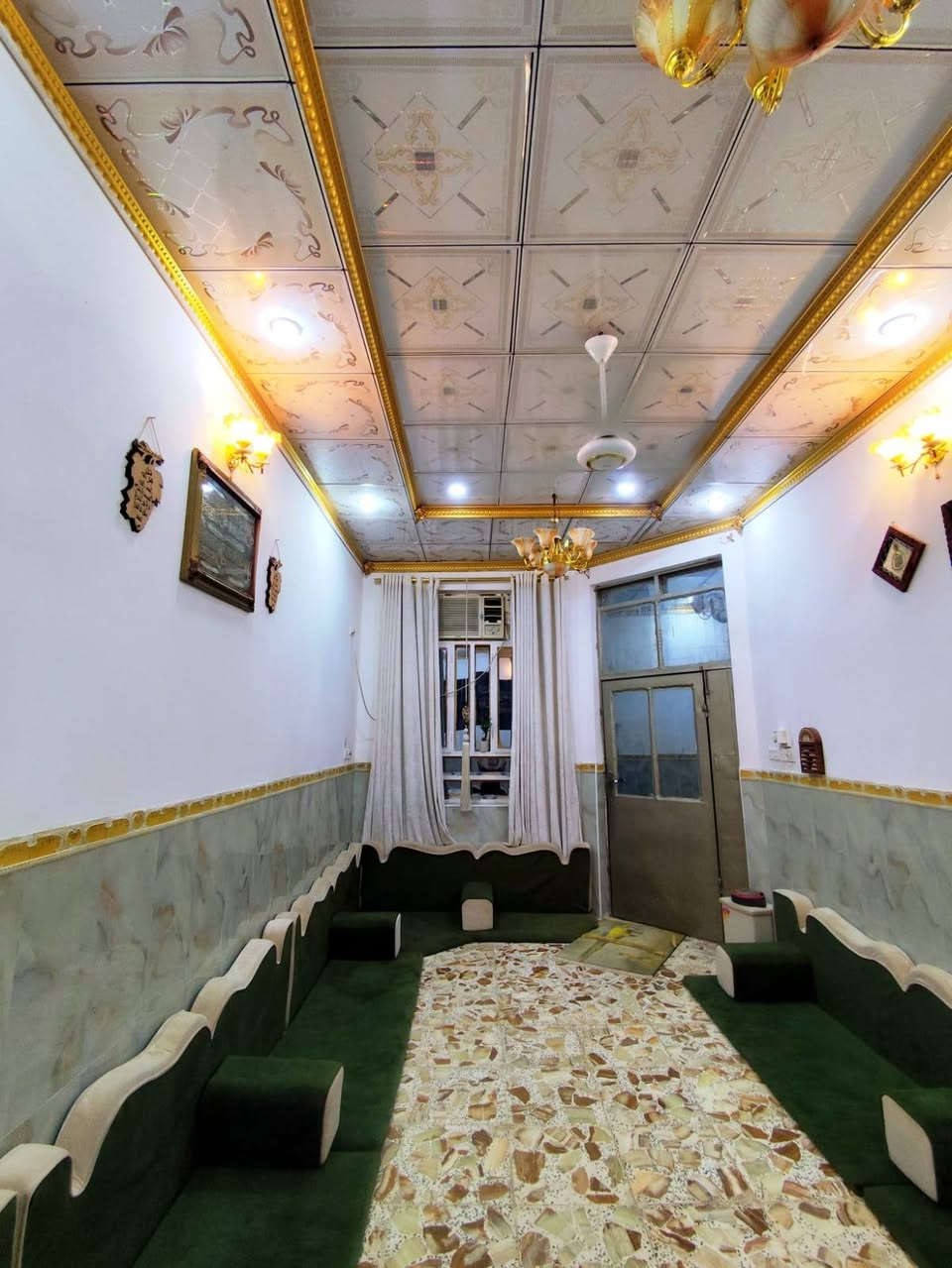 بيت للبيع مساحة 125 متر طابق واحد منطقة ال36 دار 🏫📍مع الاثاث 
( يحتوي على غرفة 5×4 كبيرة + صالة كبيرة + مطبخ + ممر + استقبال 6× 3.23 + طارمة ) . 

بناء ٢٠١٦ حر مامطلوب  

الموقع : خامس بيت على الشارع العام الرئيسي قرب مدرسة الفرسان 
مثل ماموضح بالصورة 🖼️👇🏻

السعر :  💸 93 مع المجال اليسيط
____________________________________
{{#مكتب_المؤتمن_للعقارات_في_السماوة }}
________________________
#للاستفسار الاتصال📞 او مراسلتنا عبر الواتساب 📲

《 ***********🛜》

#ملاحظة: لعرض عقارك ماعليك سوى مراسلتنا 
عبر بريد 📩الصفحة او عبر الواتساب📲
{{👍#تابع_الصفحة لتصلك عروض مكتبنا 🫰🏛}}•
