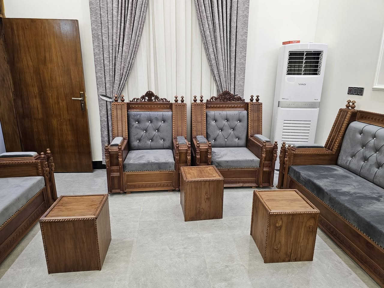 👌تم اكمال عمل ديوان  حسب الطلب 
ومتوفر ديوان حسب القياسات حسب الطلب من لون وديكور 
🤲🤲🪵
العنوان/الزبيدية /قرب فلكةالساعة 
للاتصال/***********
