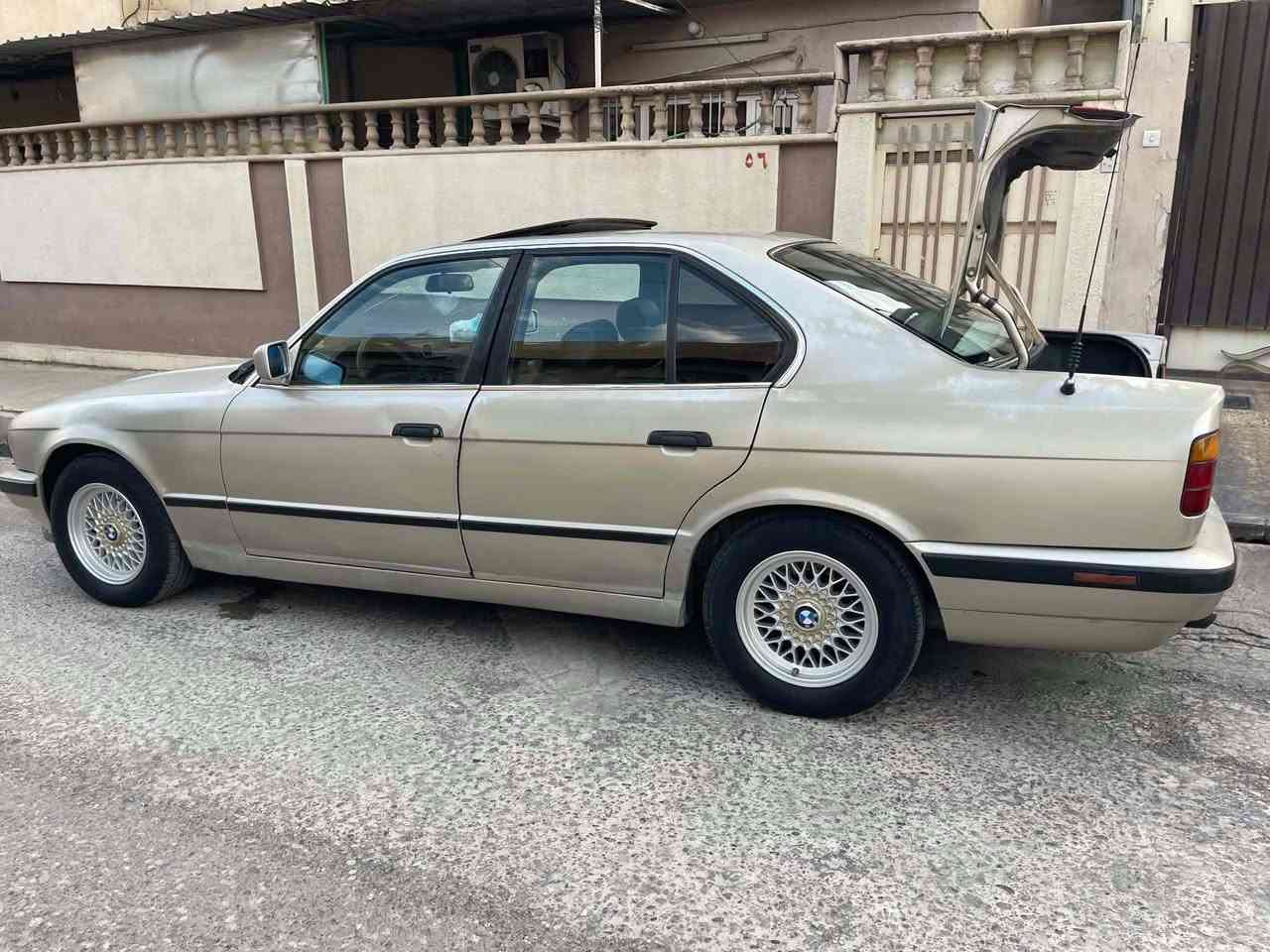 سلام عليكم بي ام 525 محرك فل كير عادي السيارة بحالة جيدة بدون أي ضرر رقم جديدكابون بنزين كير ومحرك شرط طخم ورا وكدام جديد تبريد ثلج صبغ مكانات أثر التقحيل طخم تاير جديد داخل جديد السعر ٥٥ وبيها مجال للاستفسار الاتصال على الرقم ***********
